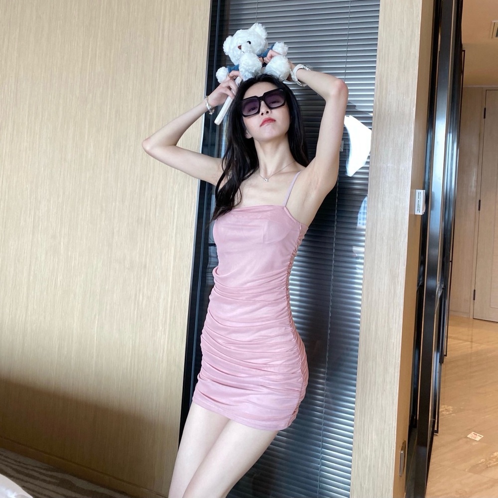 Only wear once. The skirt is short size M